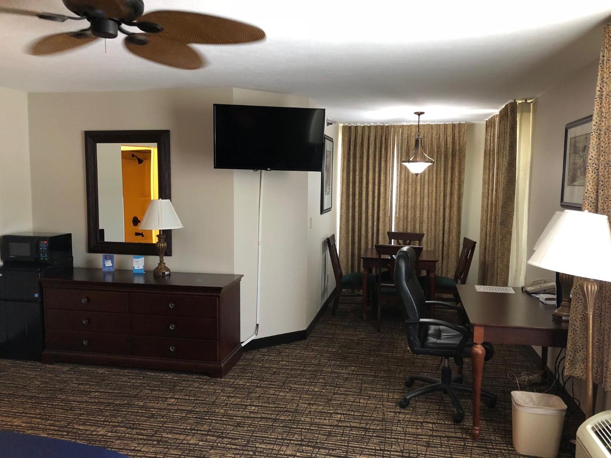 Hotel Baymont By Wyndham Washington Esterno foto
