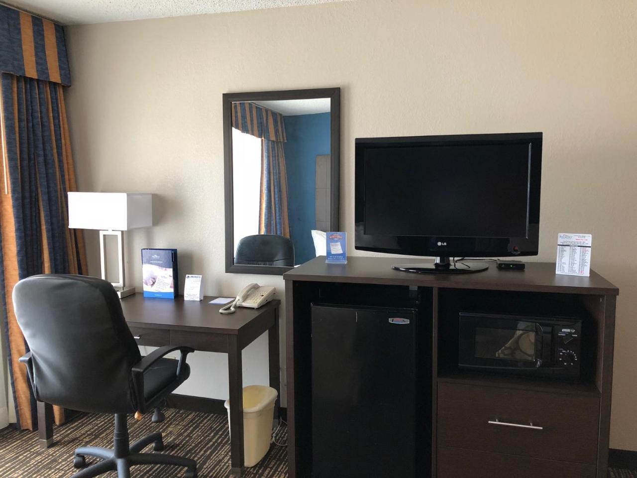 Hotel Baymont By Wyndham Washington Esterno foto